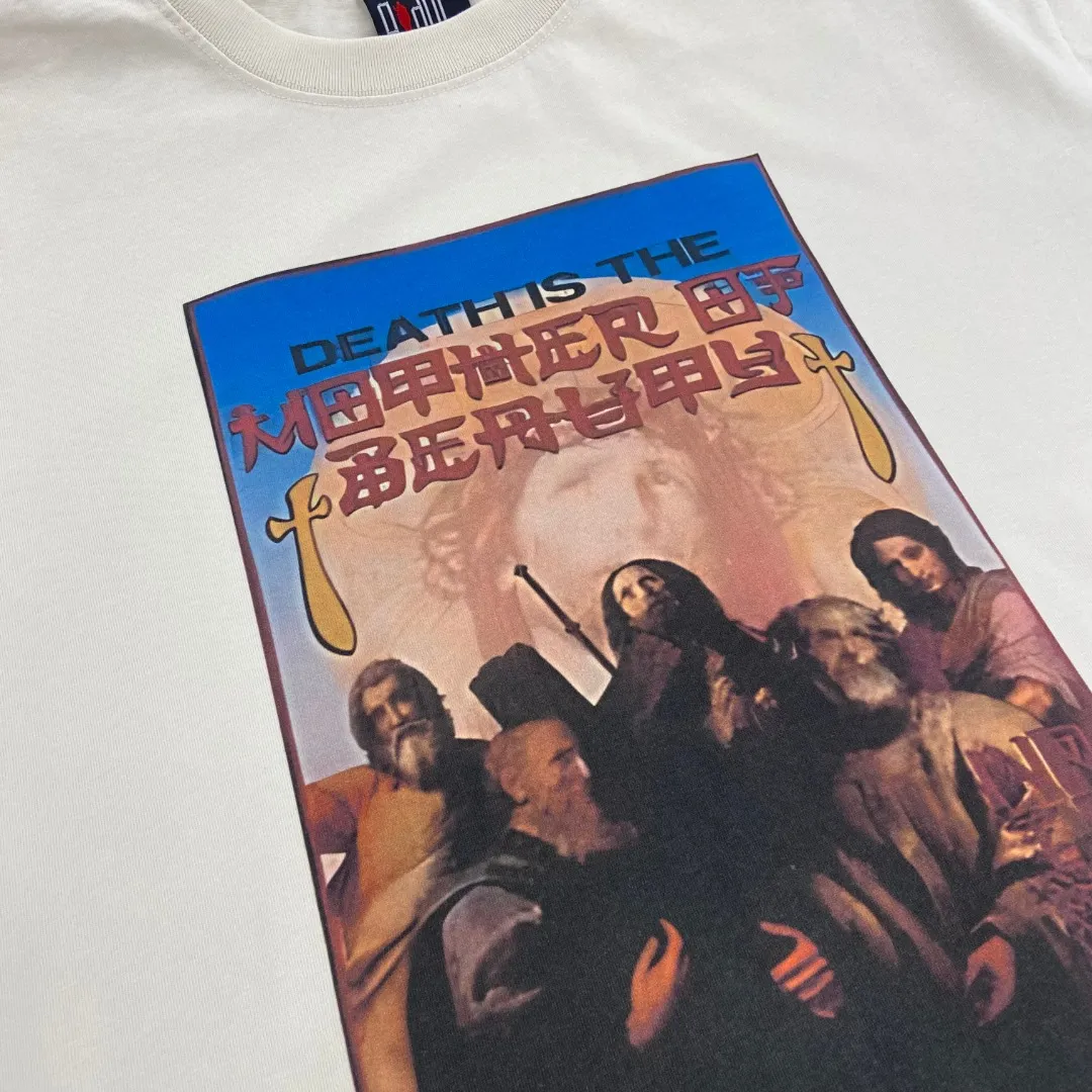 Saint Michael's new retro Fearless Saint printed cotton loose short-sleeved T-shirt with digital white ink direct injection, breathable fabric and clear three-dimensional pattern. Fabric: Double yarn 240g Style number: S866 Size: S-M-L-XL Color: Off-white Price: P110